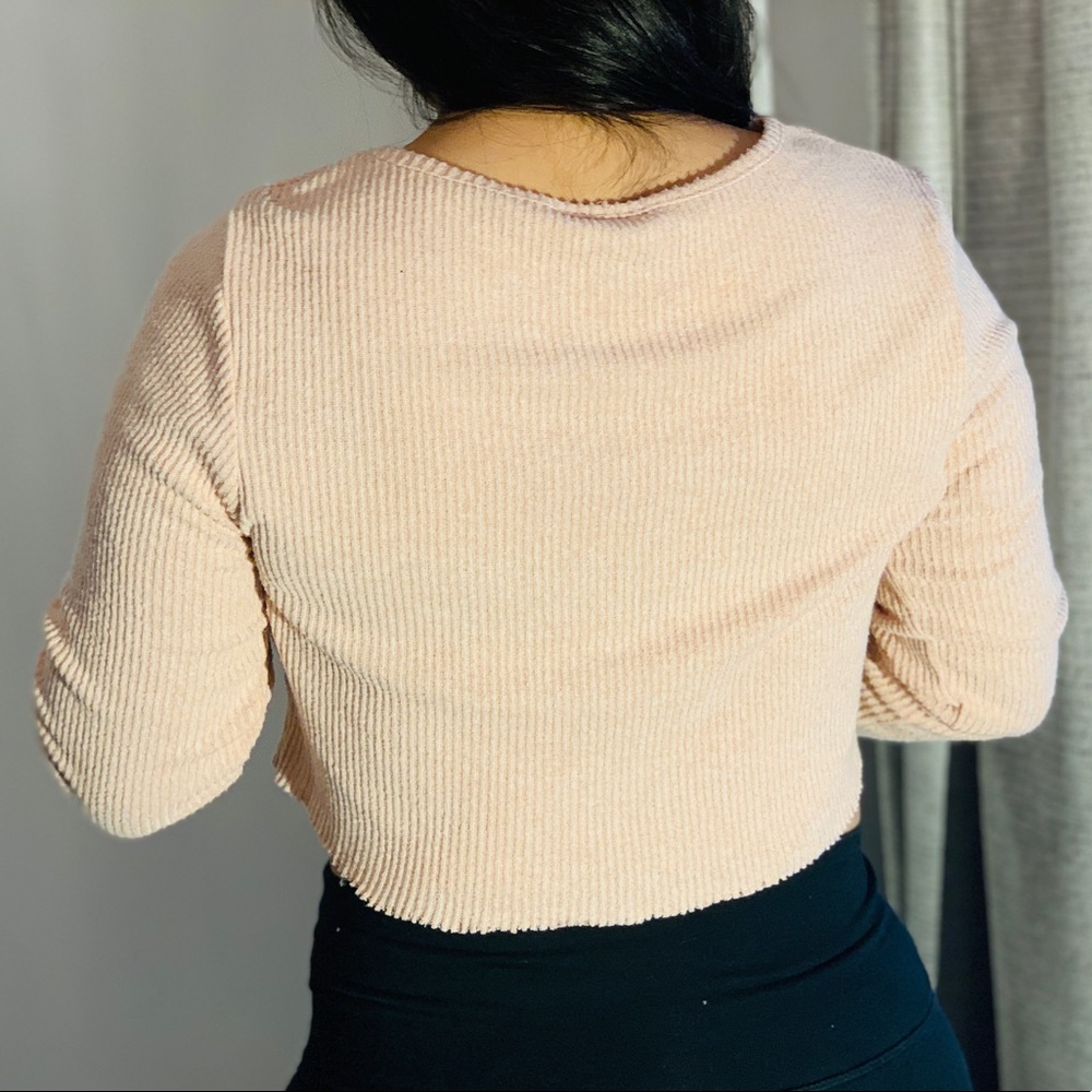 Crop top. - Picture 5 of 5